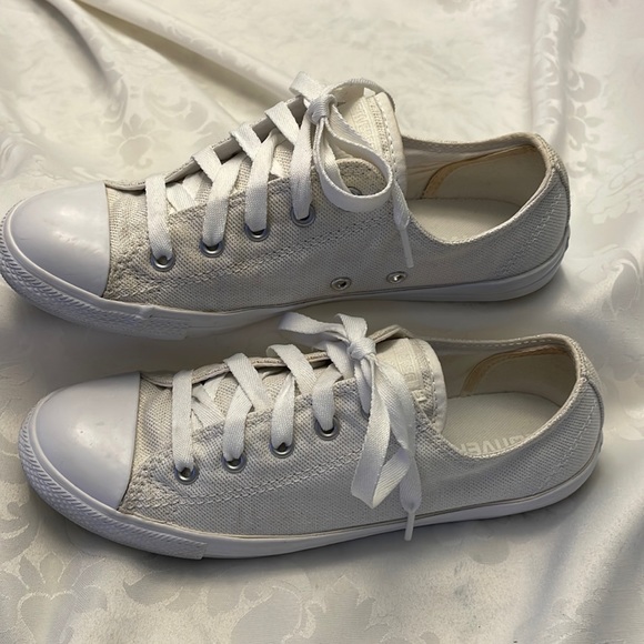 Converse low cut canvas sneakers white with discrete gold fleck like new Sz 7 - Picture 3 of 9